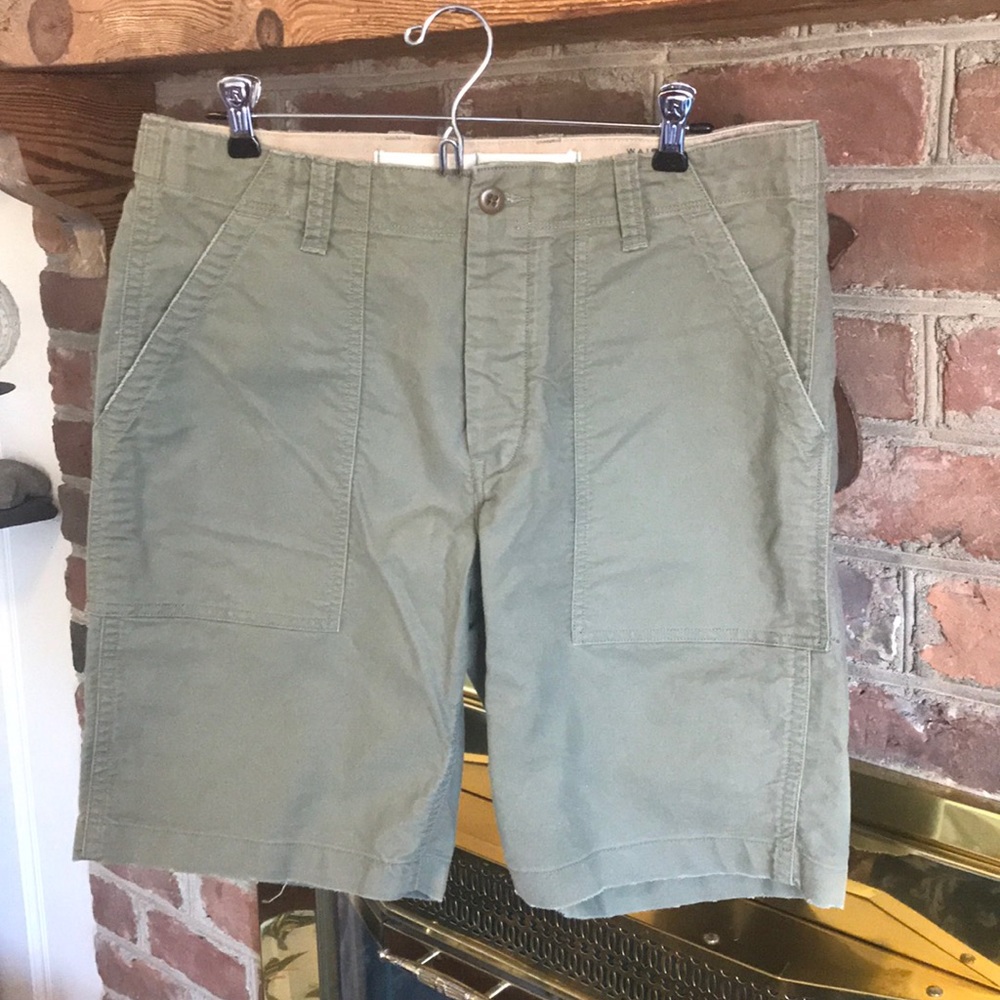 Bedford Cord Men’s Camp Shorts. Missing one button on the fly.